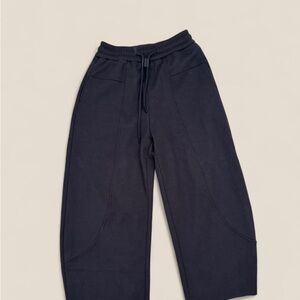 Stylish Black barrel leg sweatpants  for Women